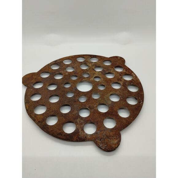 Unmarked Round 6.75” Cast Iron Trivet - Rusty - Picture 1 of 4